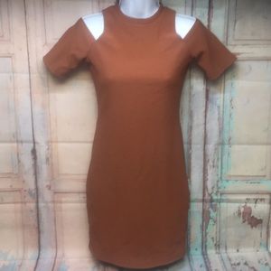 GLAMOROUS PETITE Short Sleeve Cold Shoulder Dress